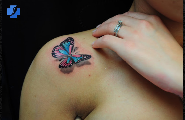 tatouage omoplate femme papillon
