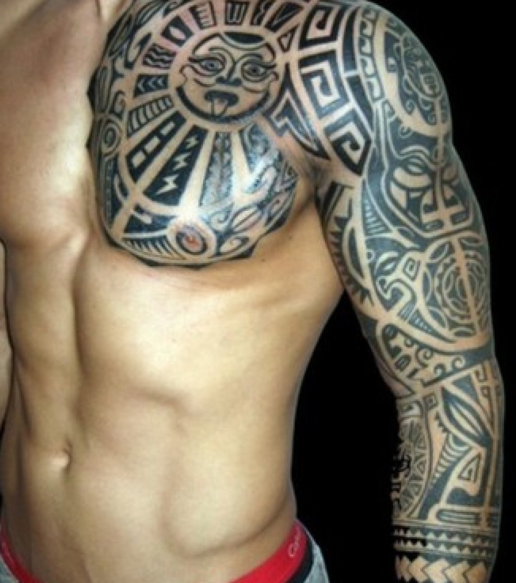 tatouage omoplate polynésien