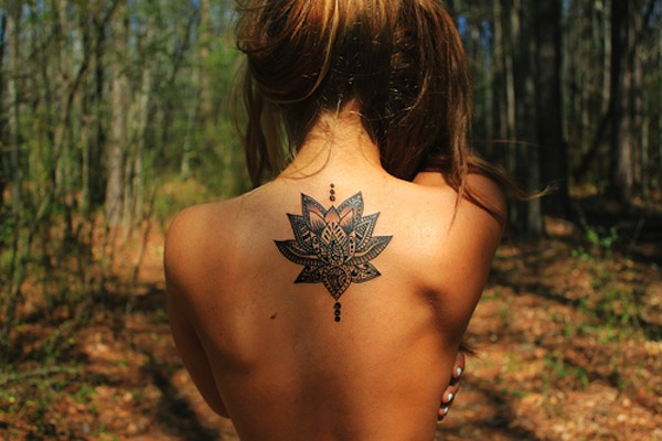 tatouage omoplate tumblr