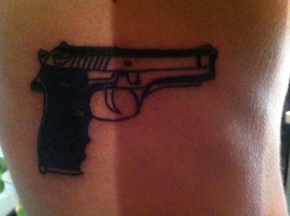 tatouage pectoraux deformation