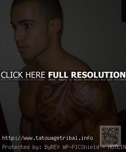 tatouage pectoraux épaule bras