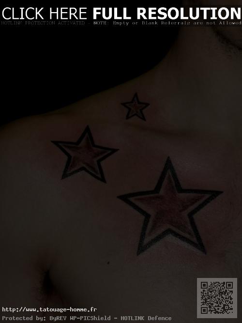 tatouage pectoraux etoile