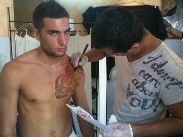 tatouage pectoraux gauche