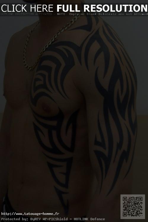 tatouage pectoraux homme tribal