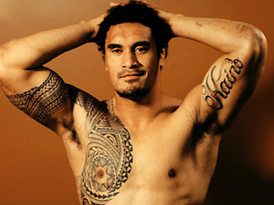 tatouage pectoraux prenom