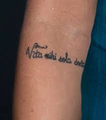 tatouage phrase amour italien