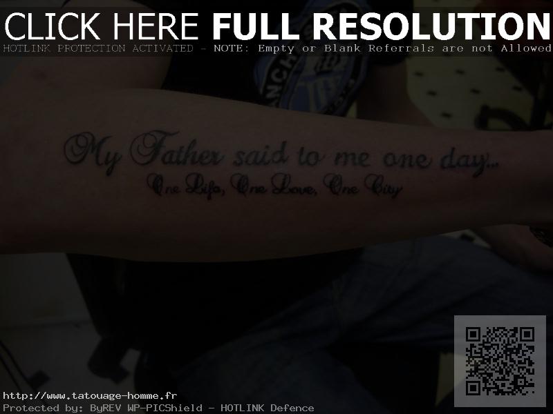 tatouage phrase avant bras homme