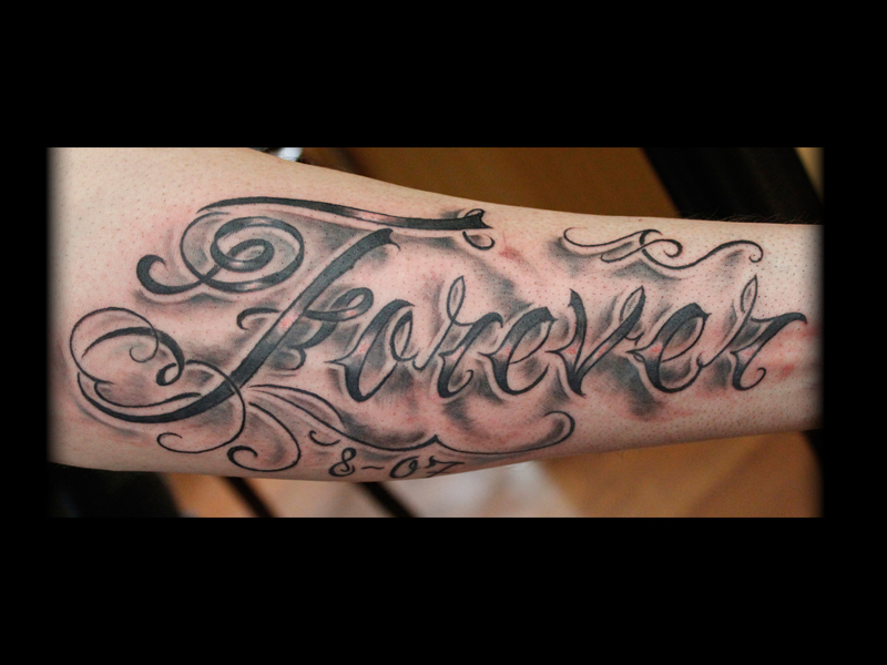 tatouage phrase avant bras homme