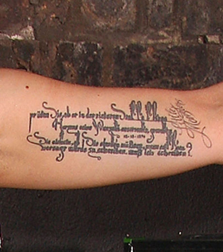 tatouage phrase avant bras homme