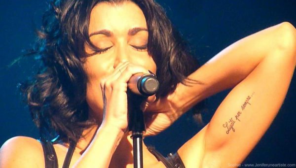 tatouage phrase bras jenifer