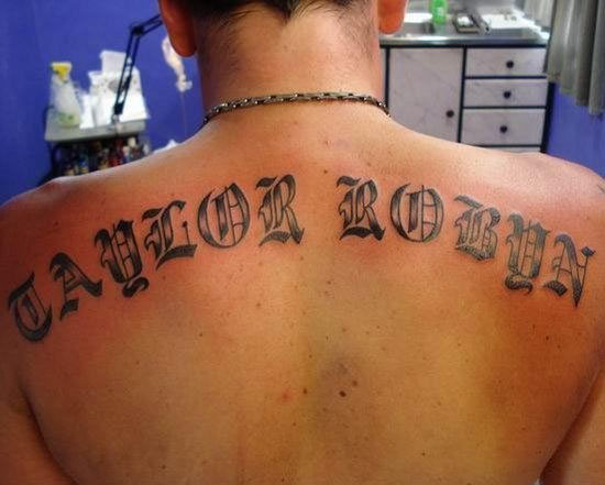 tatouage phrase dos homme