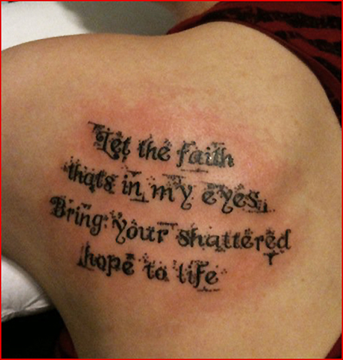 tatouage phrase gothique