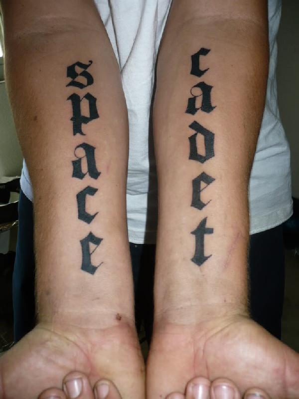 tatouage phrase gothique