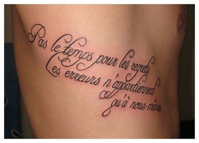 tatouage phrase latin bras