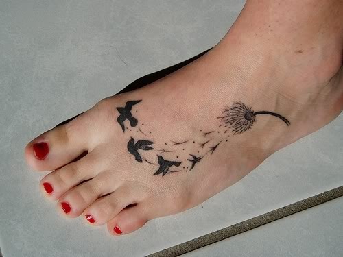 tatouage pied femme discret