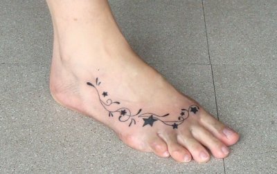 tatouage pieds femme