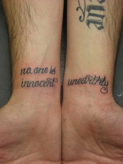 tatouage poignet femme écriture