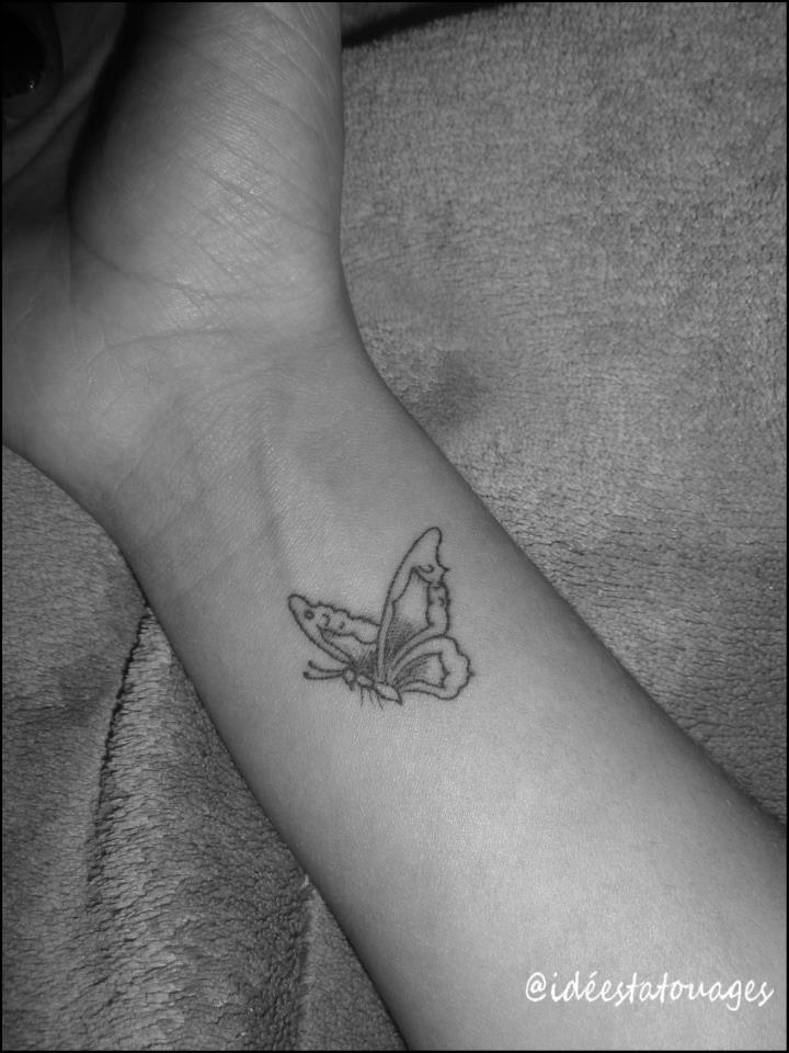 tatouage poignet femme papillon