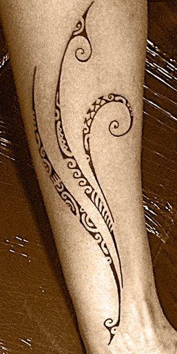 tatouage poignet homme polynésien