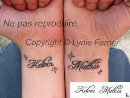 tatouage poignet prenom ines