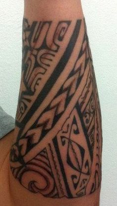 tatouage polynésien bracelet avant bras