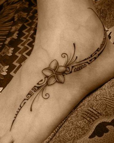 tatouage polynésien femme