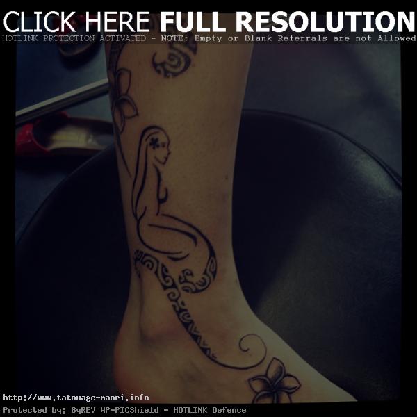 tatouage polynésien femme bras