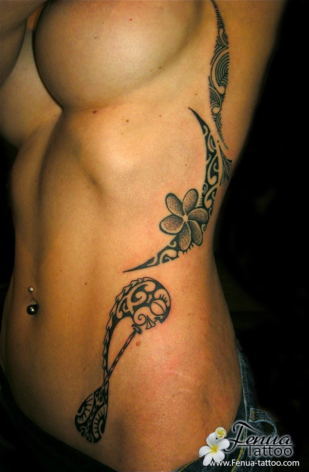 tatouage polynésien femme cote