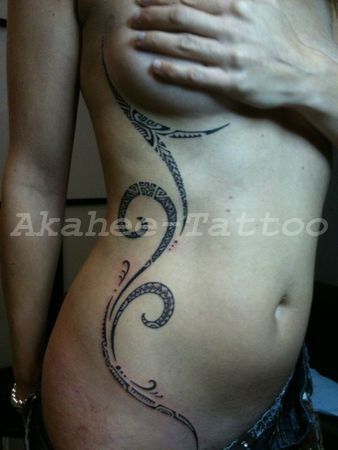 tatouage polynésien femme cote
