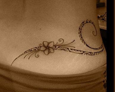 tatouage polynésien femme cote