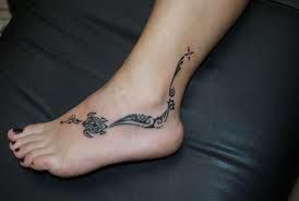 tatouage polynésien femme pied