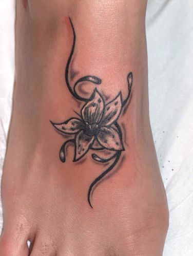 tatouage polynésien fleur de lys