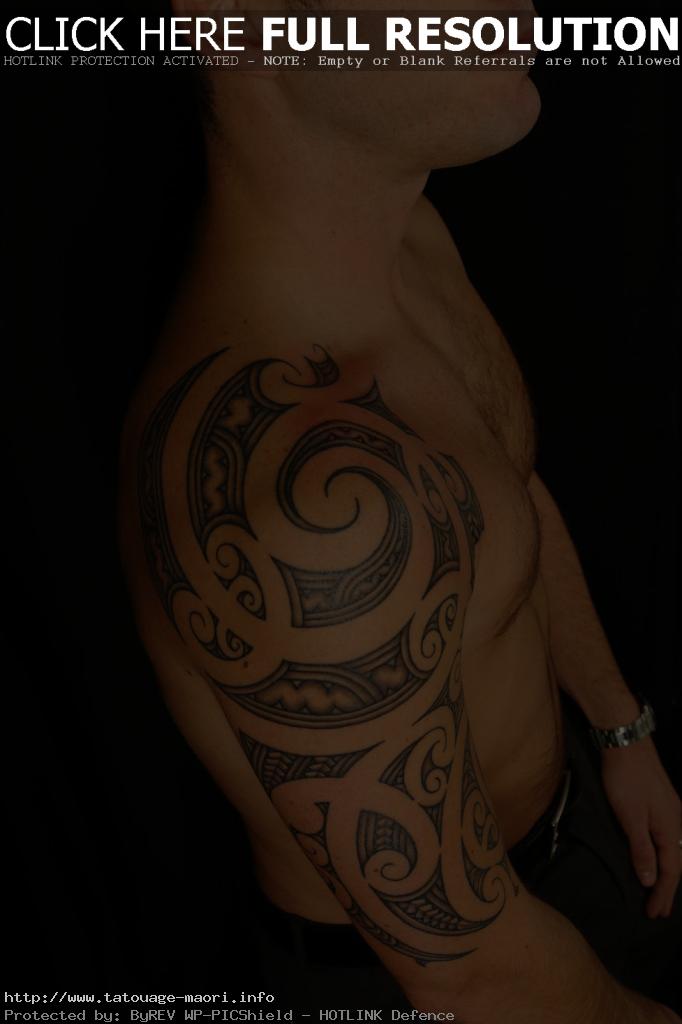 tatouage polynésien homme