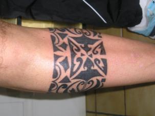 tatouage polynésien tour de bras