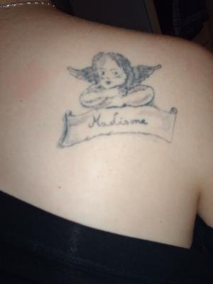 tatouage prenom avec un ange