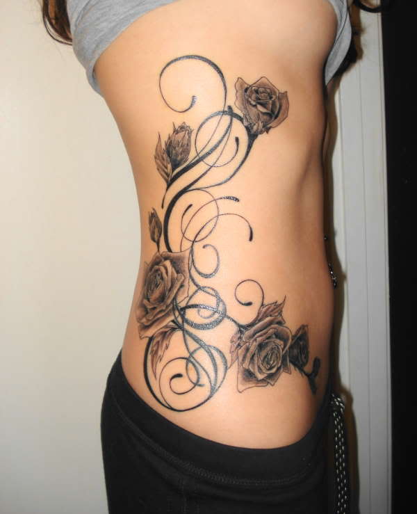 Tatouage rose noire gothique