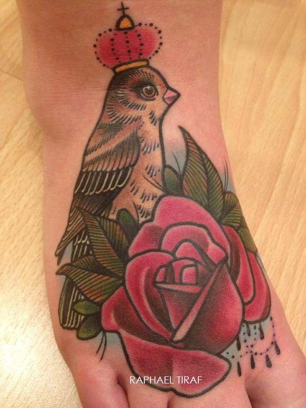 tatouage rose oiseau