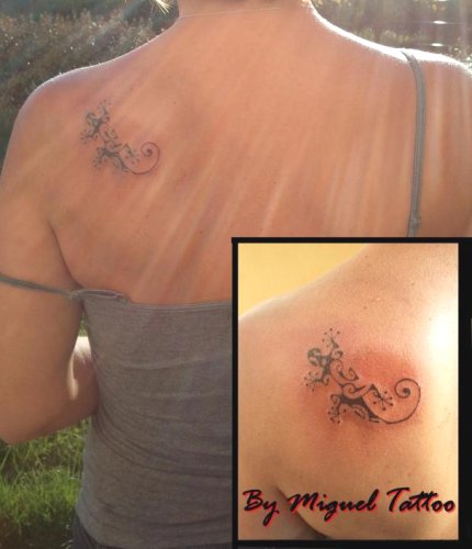 tatouage salamandre omoplate