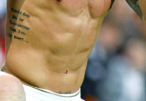 tatouage sergio ramos ventre
