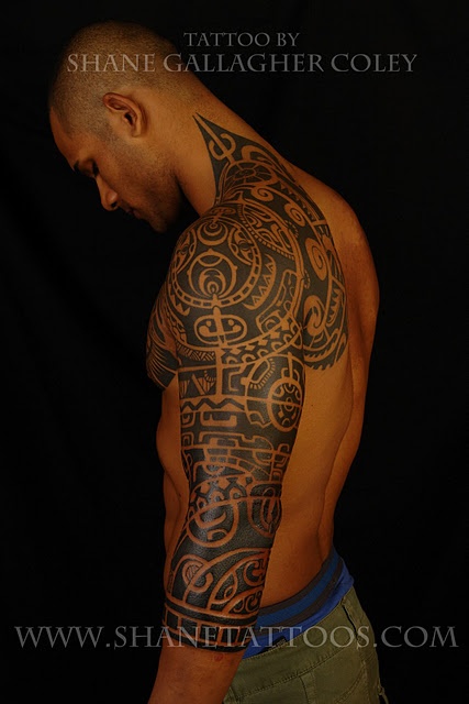 tatouage serpent omoplate