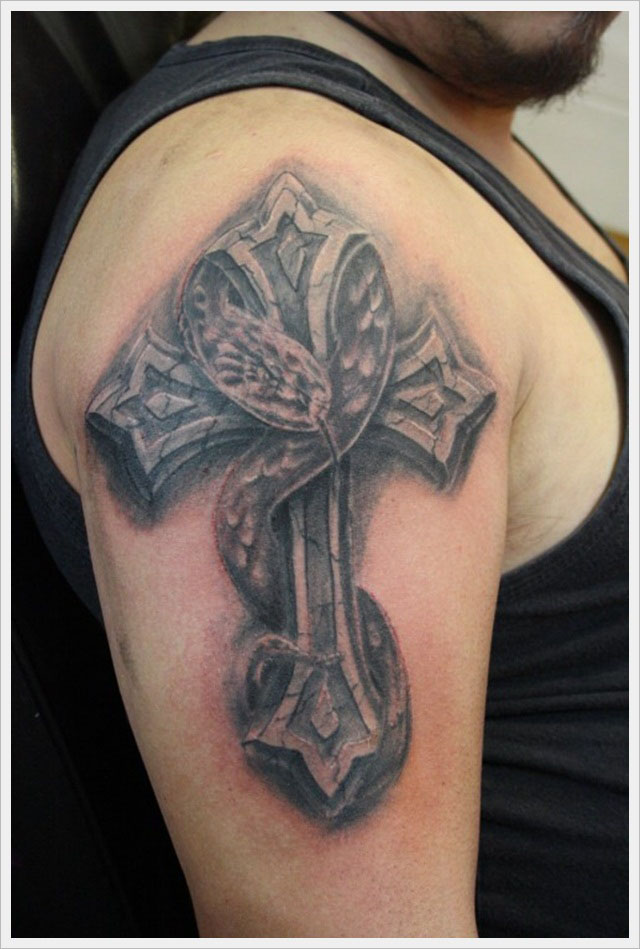 tatouage serpent omoplate