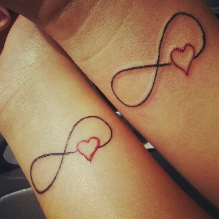 tatouage signe infini original
