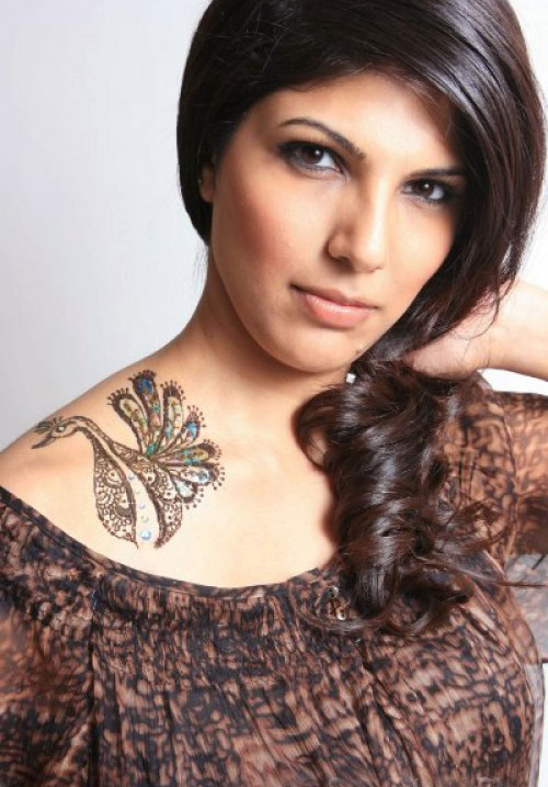 tatouage sur omoplate fille