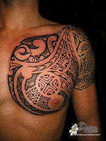 Tatouage tahitien pectoraux