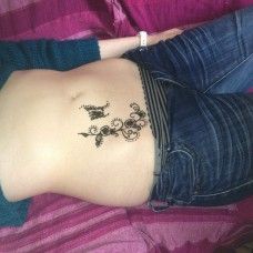 tatouage temporaire ventre