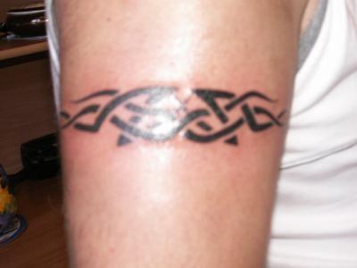 tatouage tour de bras