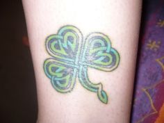Tatouage trefle celtique
