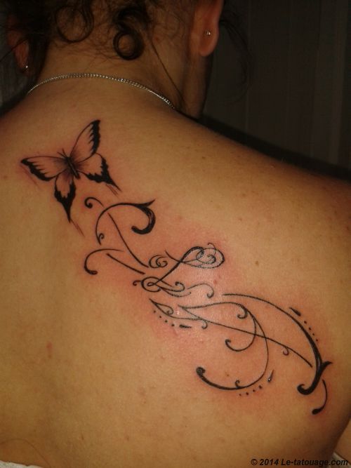tatouage trefle omoplate