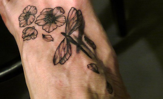 tatouage trefle omoplate