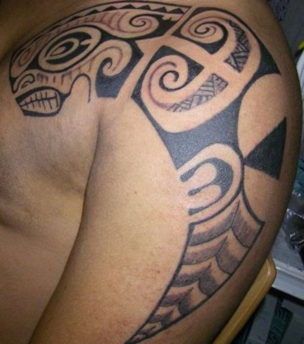 tatouage tribal au bras
